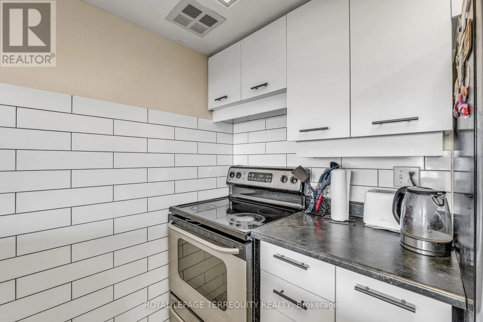 1512 - 250 WEBB DRIVE