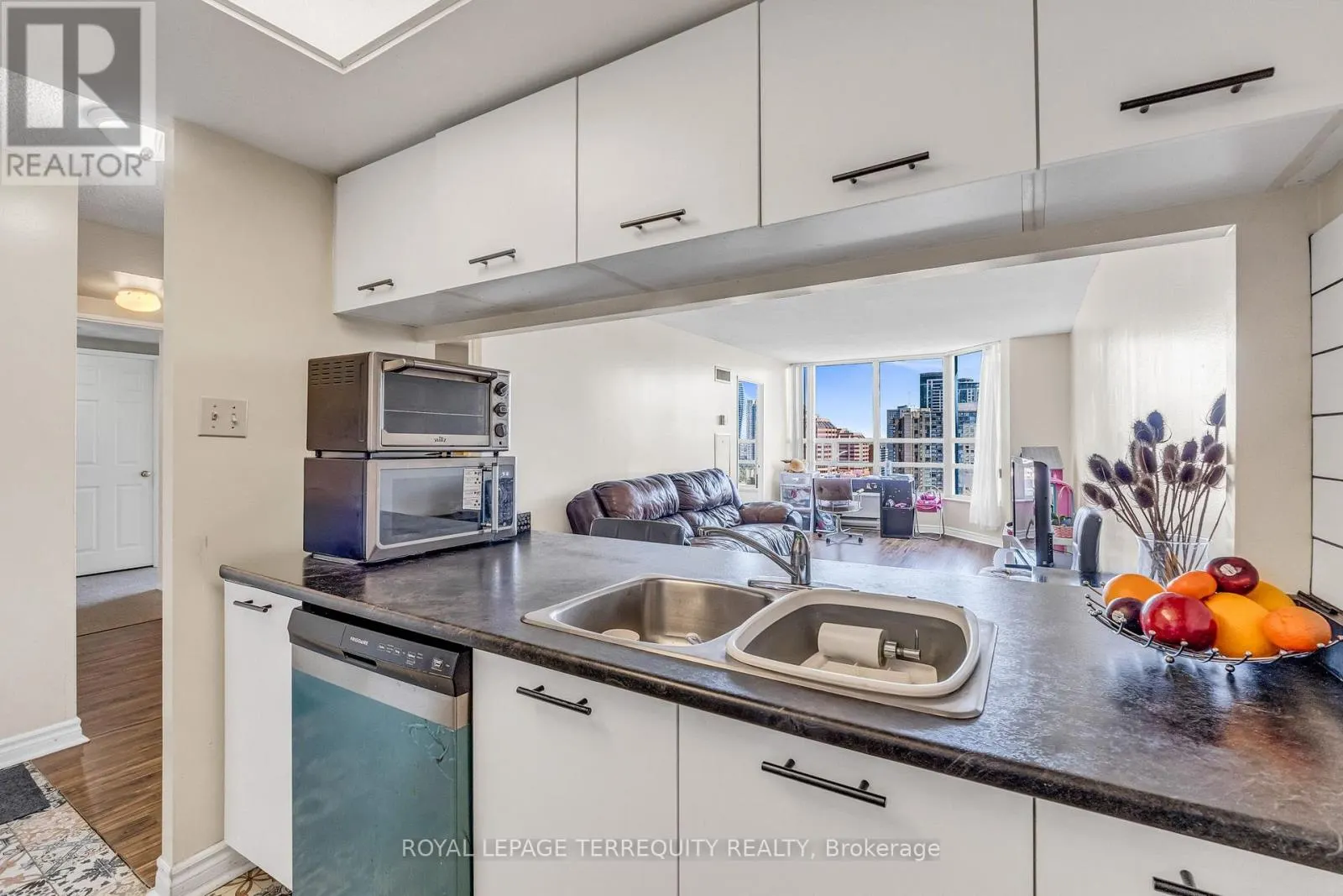 1512 - 250 WEBB DRIVE
