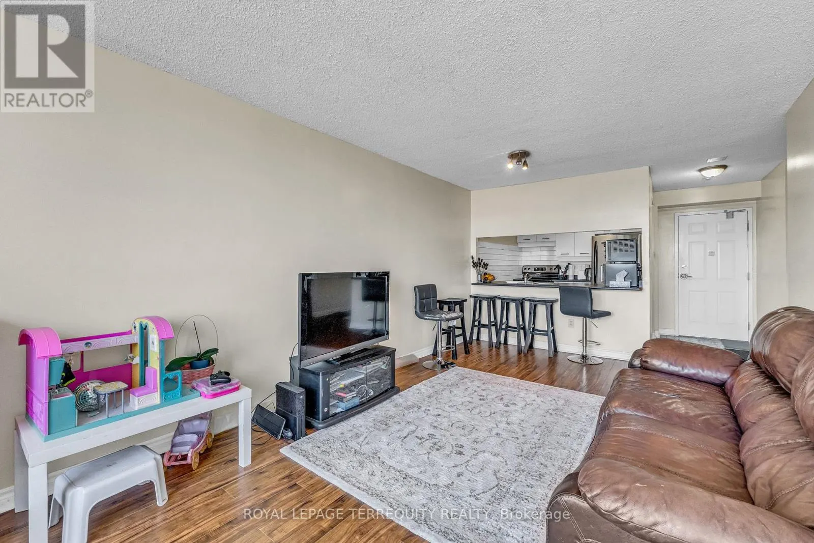 1512 - 250 WEBB DRIVE