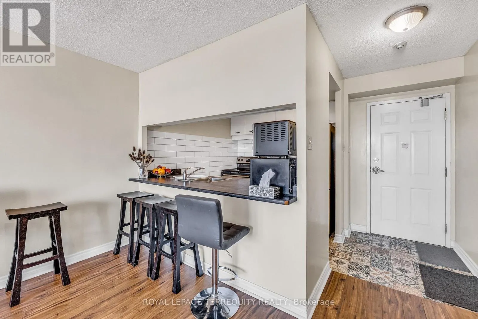 1512 - 250 WEBB DRIVE