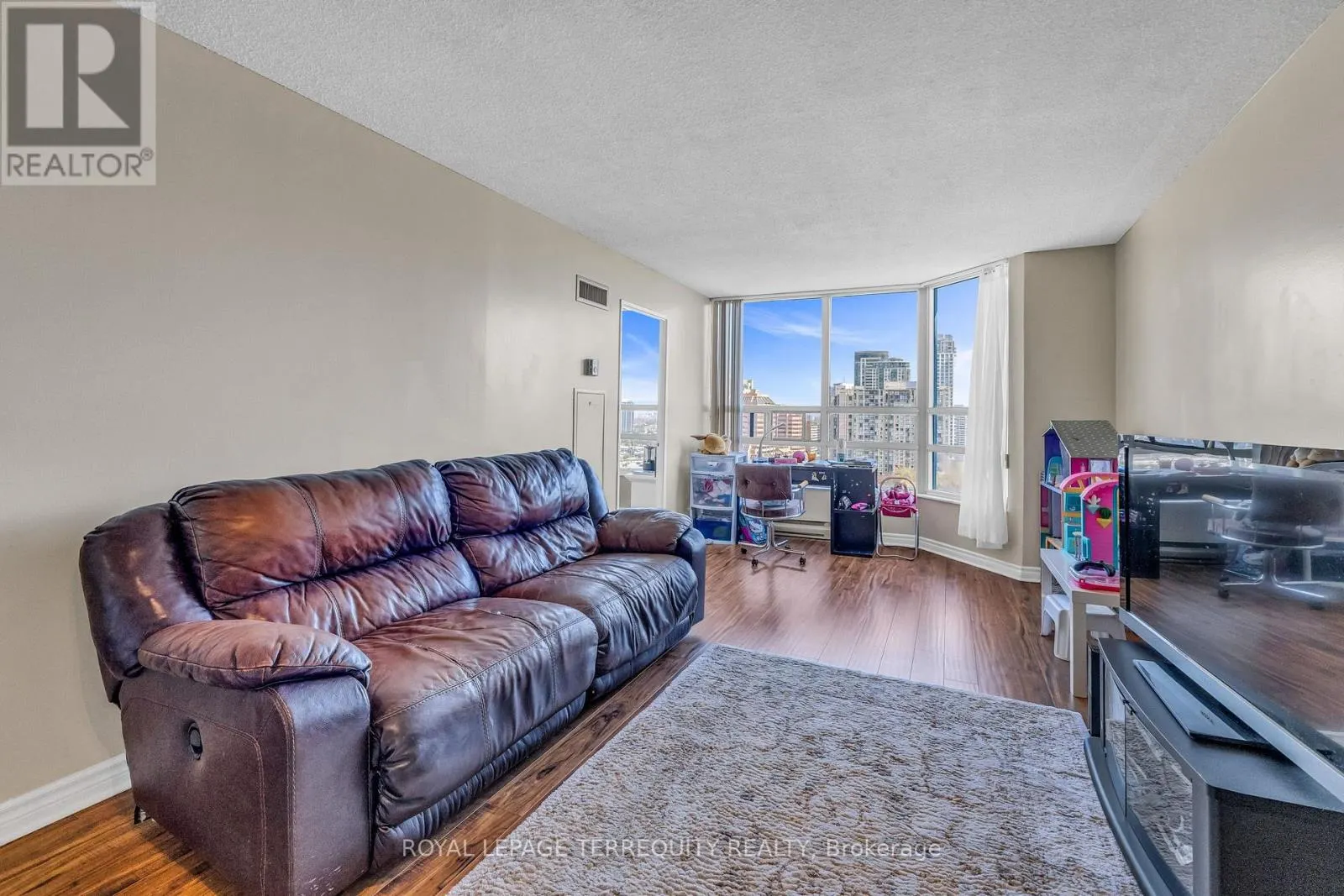 1512 - 250 WEBB DRIVE