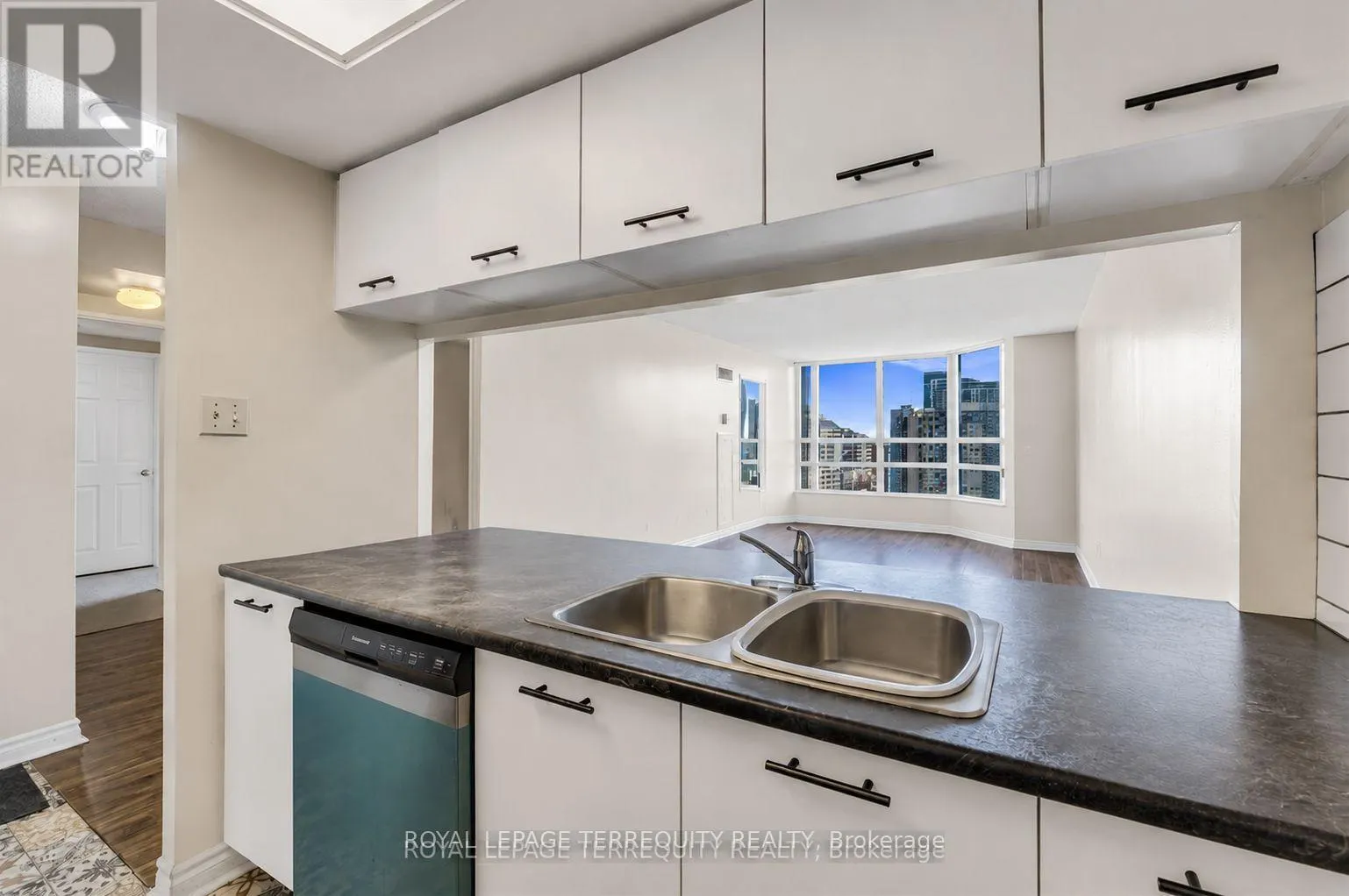 1512 - 250 WEBB DRIVE