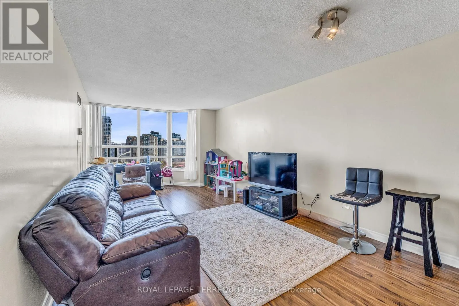 1512 - 250 WEBB DRIVE