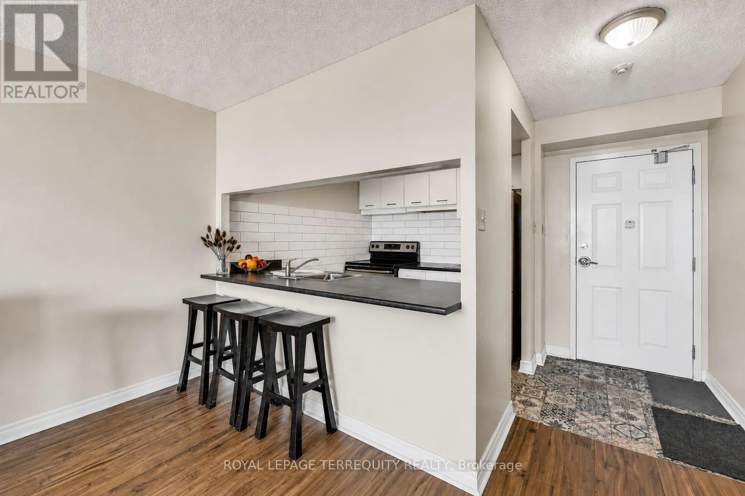 1512 - 250 WEBB DRIVE