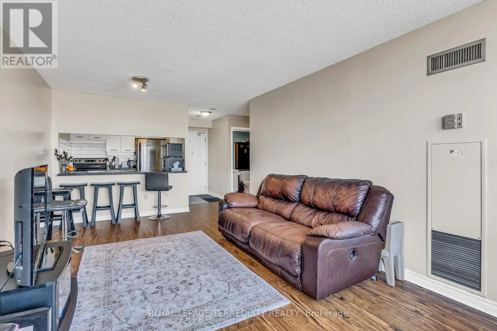 1512 - 250 WEBB DRIVE