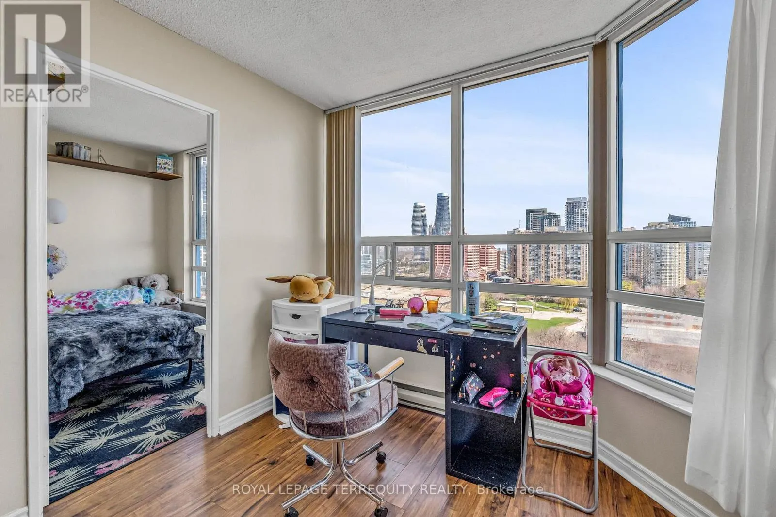 1512 - 250 WEBB DRIVE