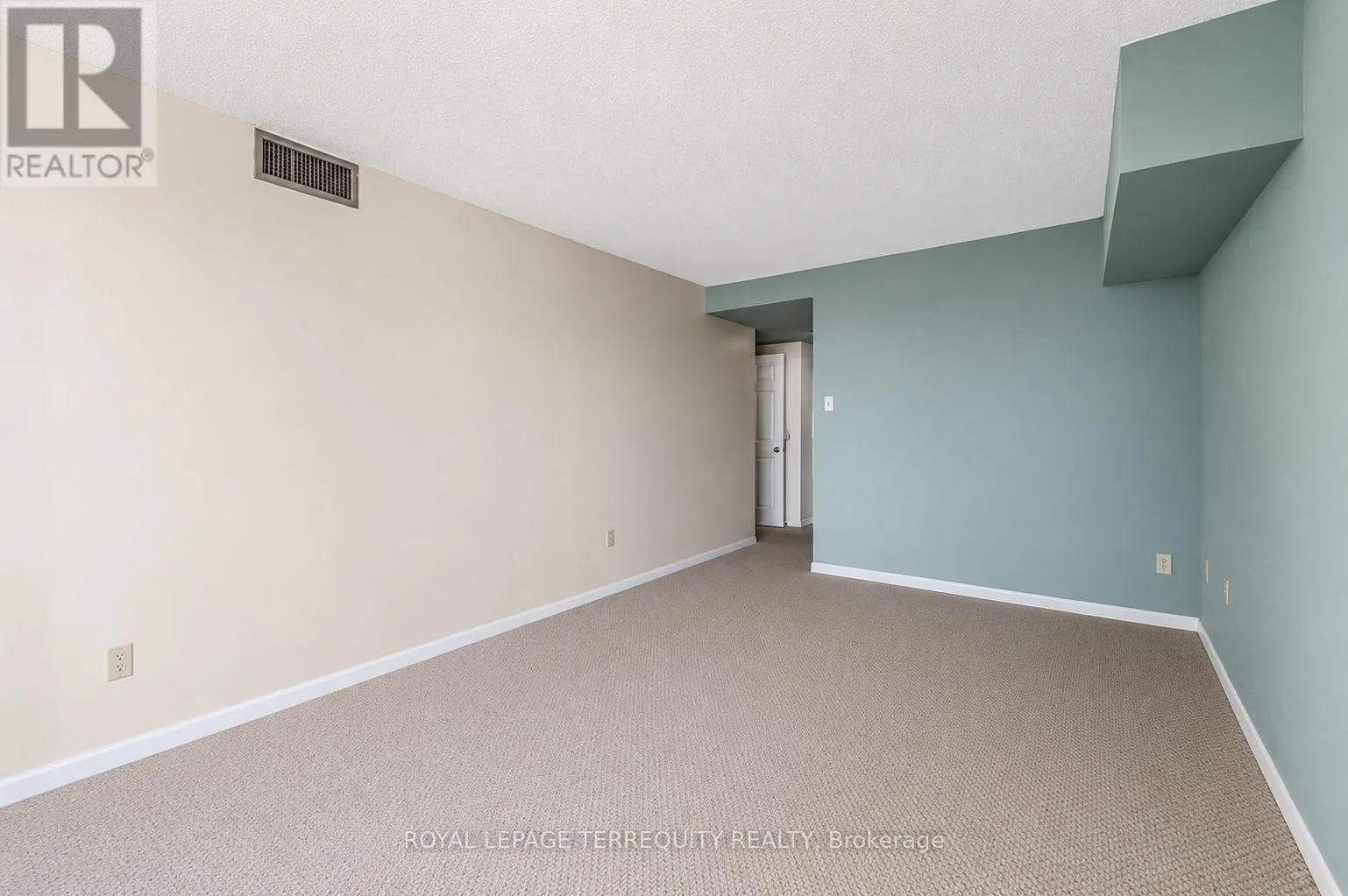 1512 - 250 WEBB DRIVE