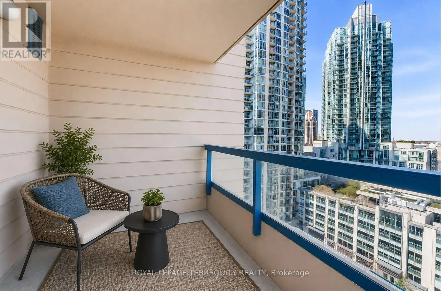 1512 - 250 WEBB DRIVE