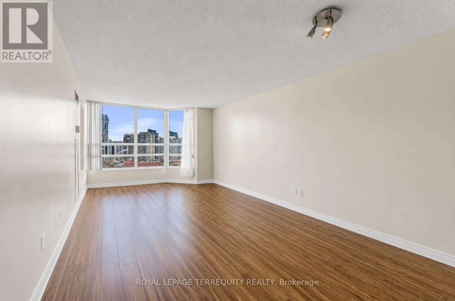 1512 - 250 WEBB DRIVE
