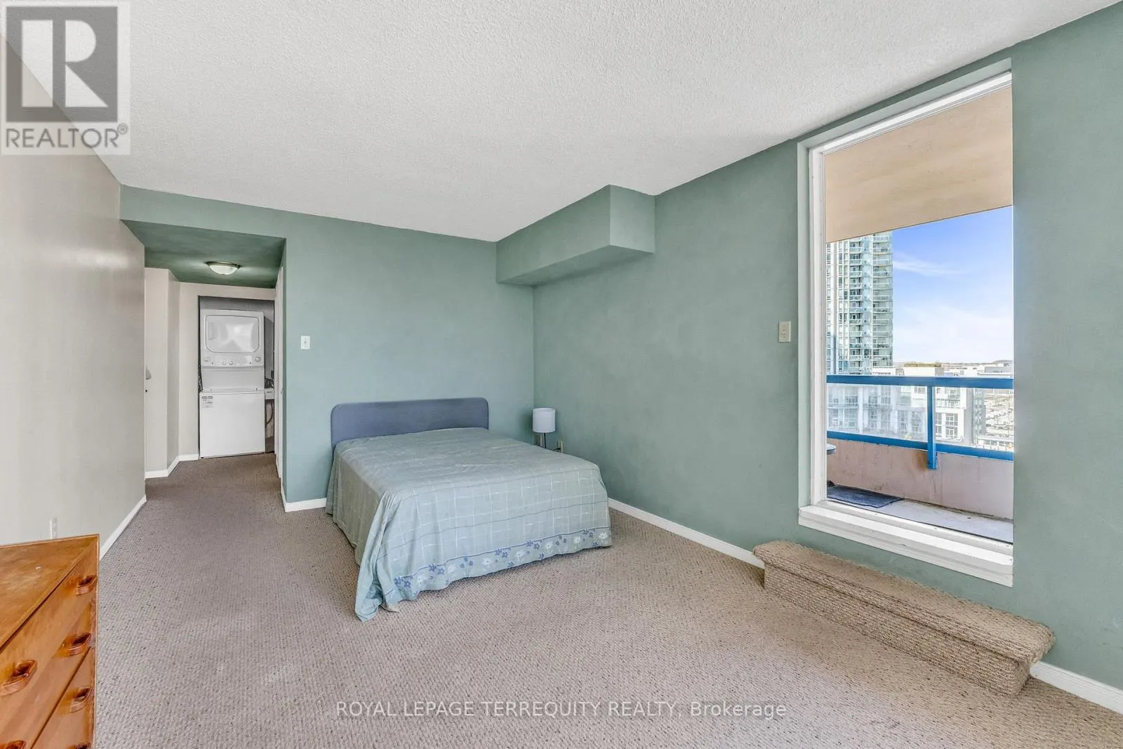 1512 - 250 WEBB DRIVE