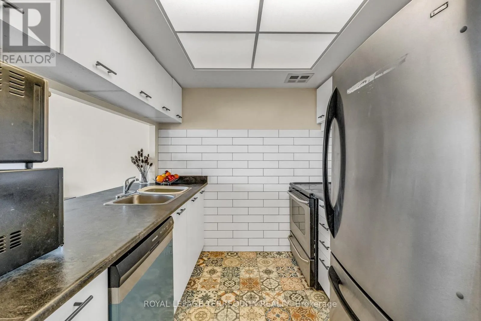 1512 - 250 WEBB DRIVE