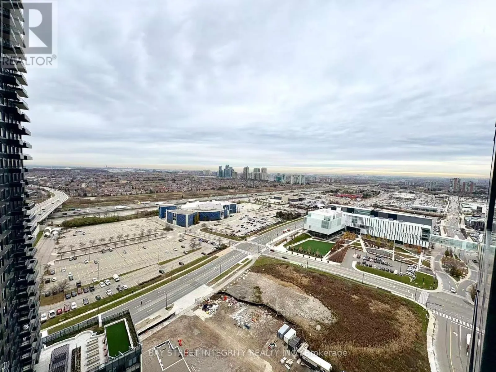 2302 - 395 SQUARE ONE DRIVE