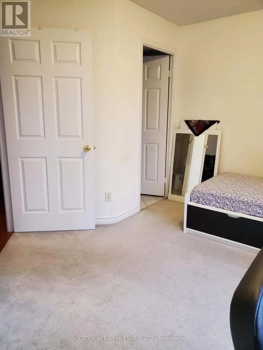 1421 - 25 KINGSBRIDGE GARDEN CIRCLE