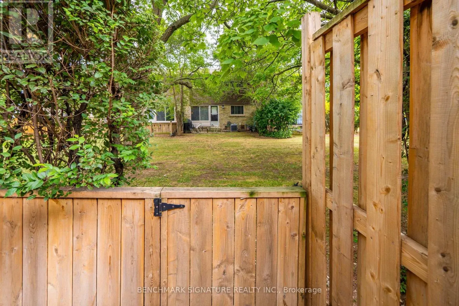 11 - 5292 PINEDALE AVENUE