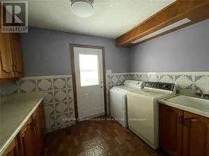 UPPER LEVEL - 13820 DIXIE ROAD W