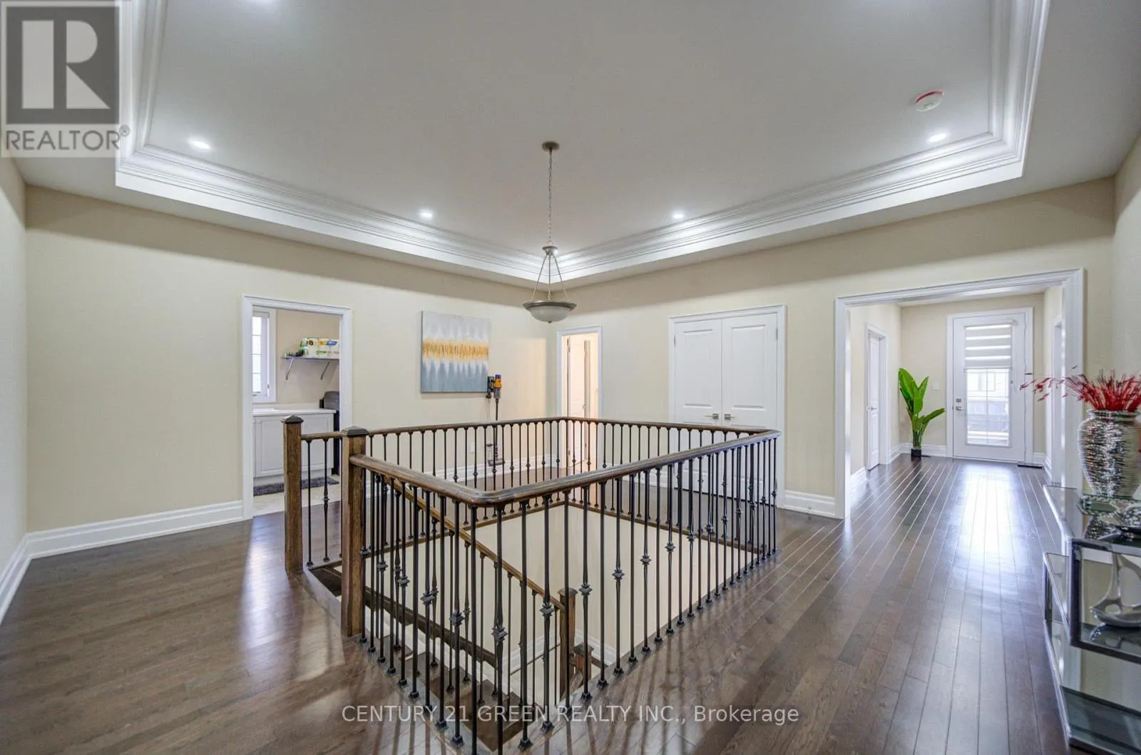 6 HACKWOOD HEIGHTS