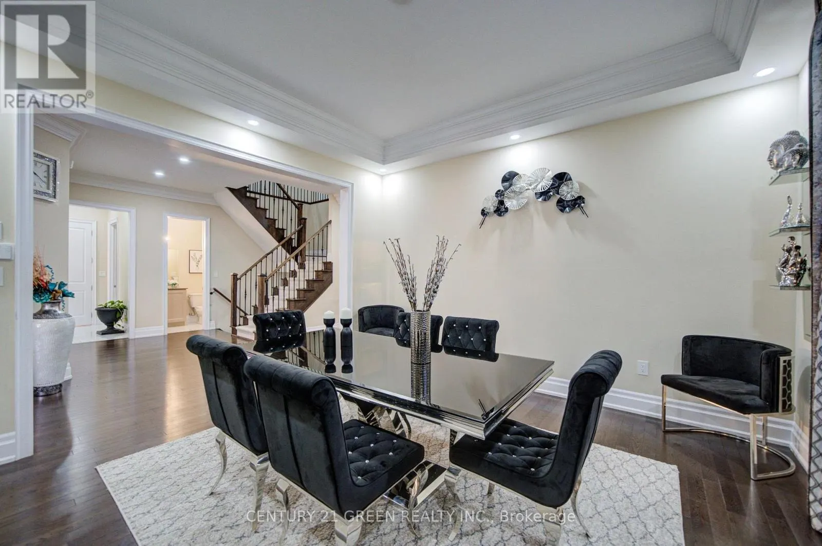 6 HACKWOOD HEIGHTS