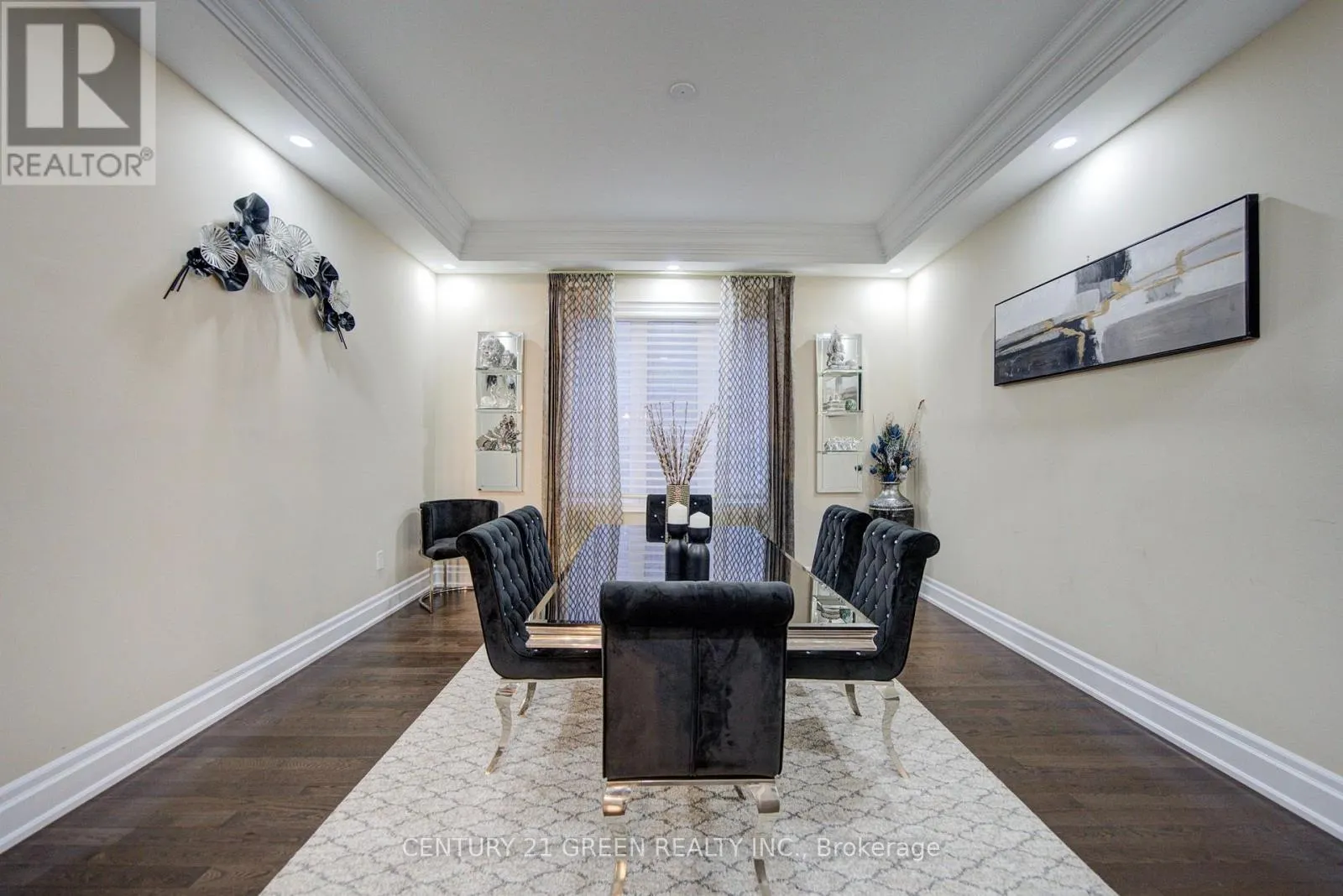 6 HACKWOOD HEIGHTS
