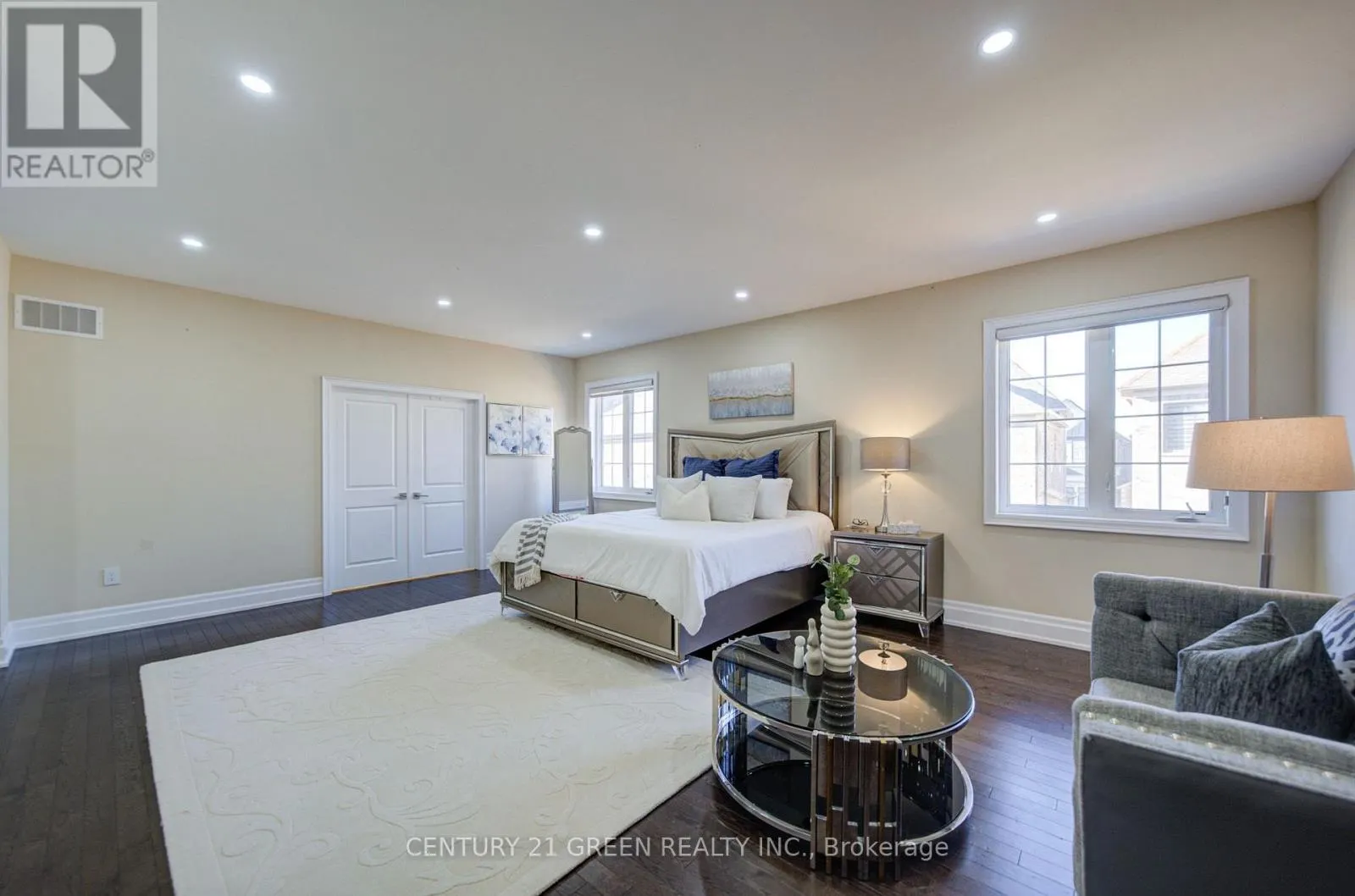 6 HACKWOOD HEIGHTS
