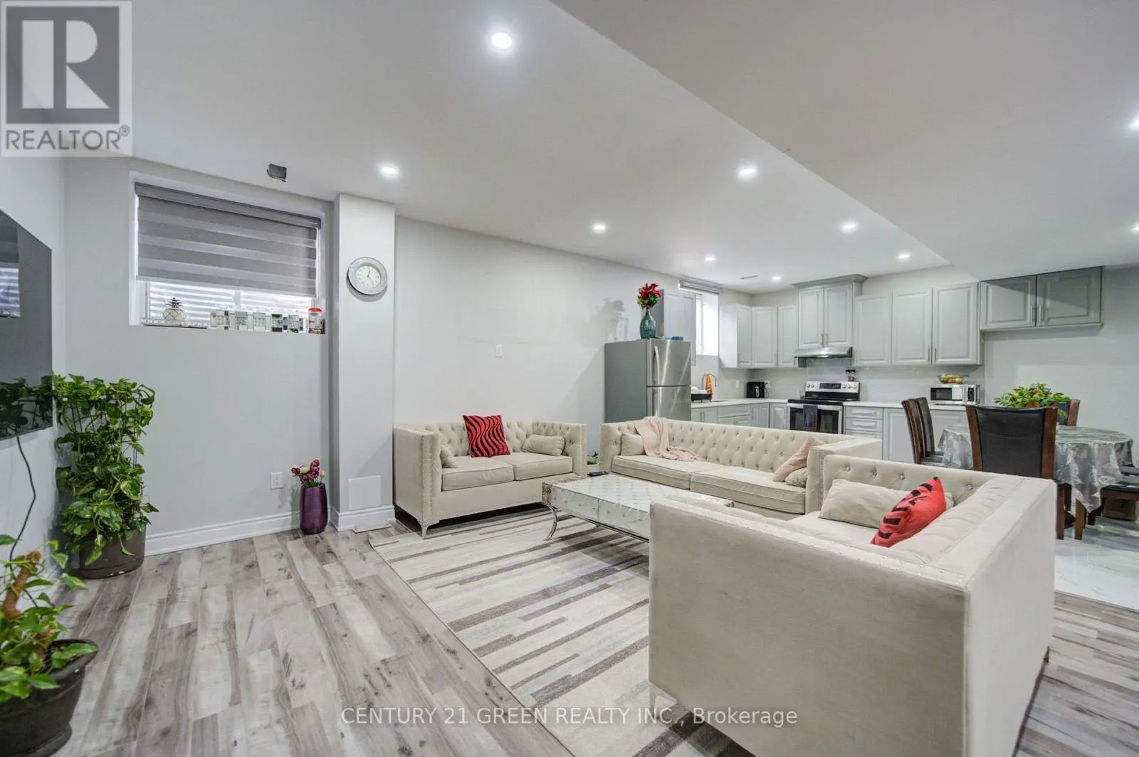 6 HACKWOOD HEIGHTS