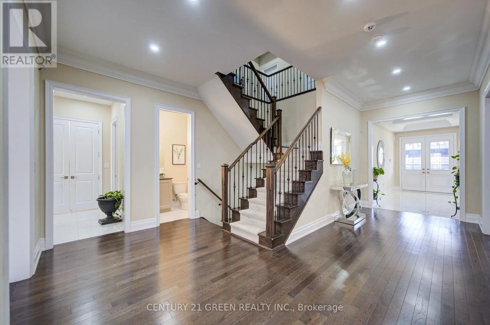 6 HACKWOOD HEIGHTS