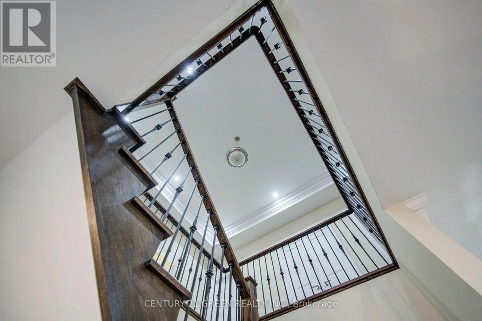 6 HACKWOOD HEIGHTS