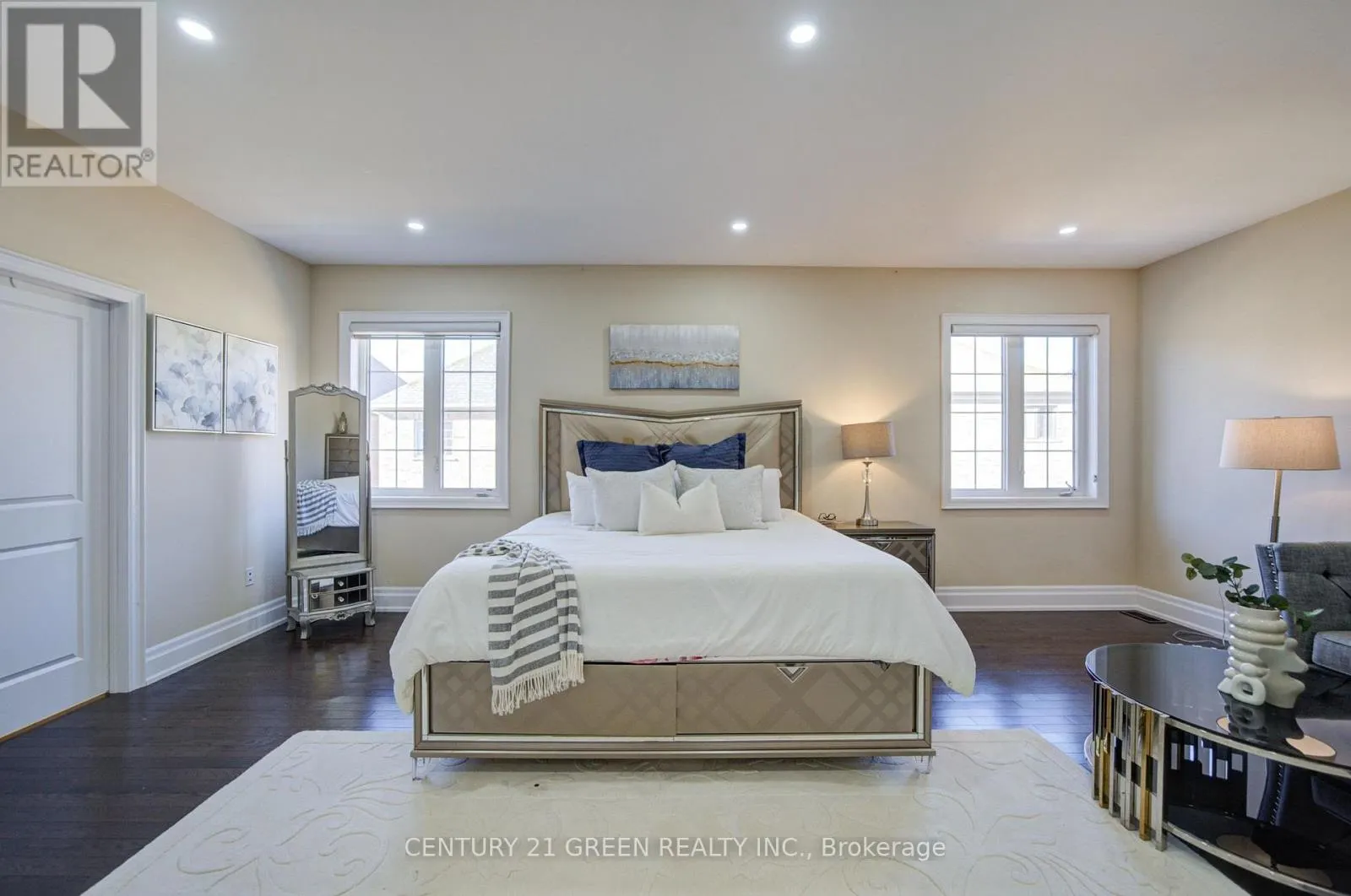 6 HACKWOOD HEIGHTS