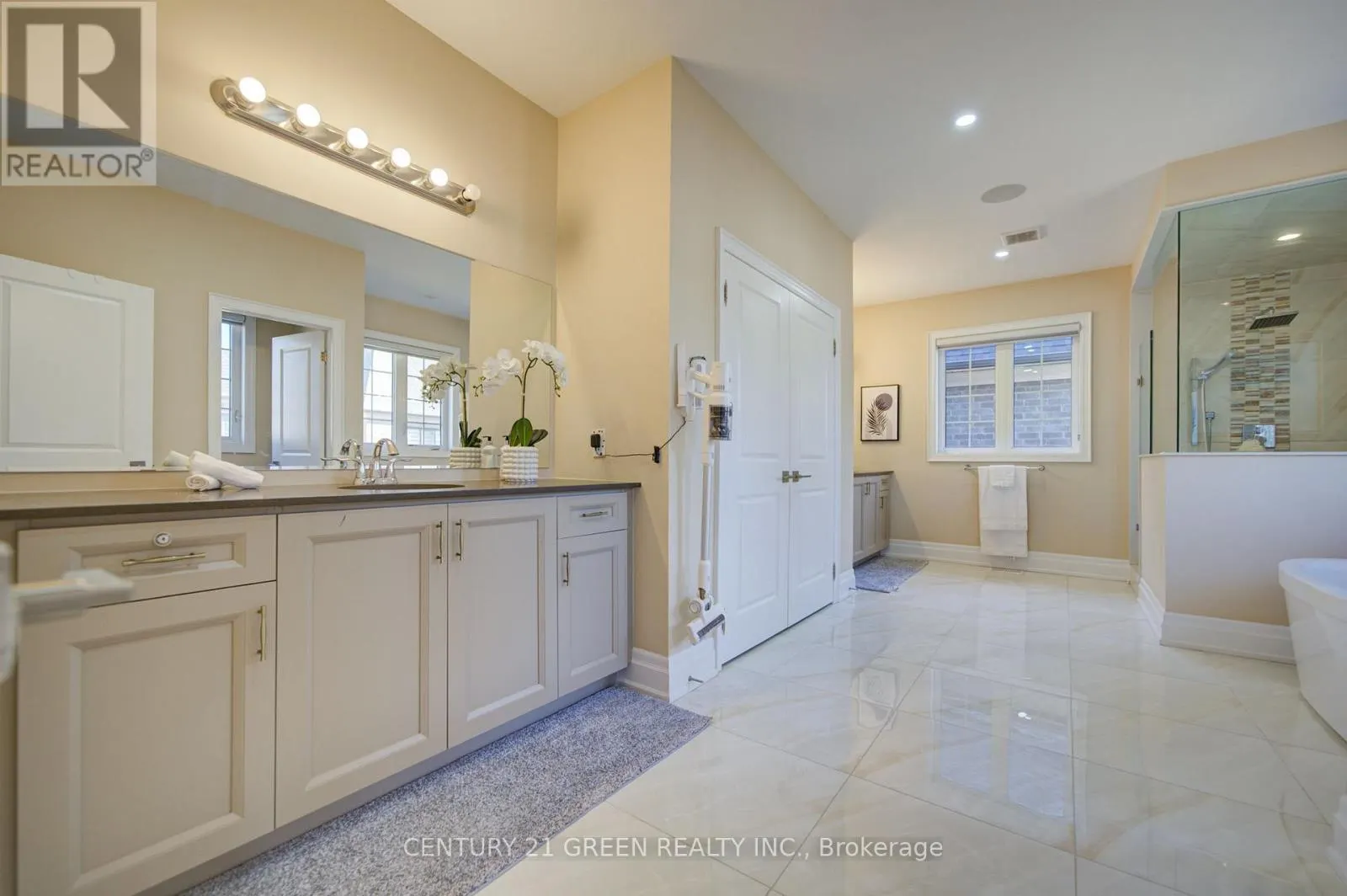 6 HACKWOOD HEIGHTS