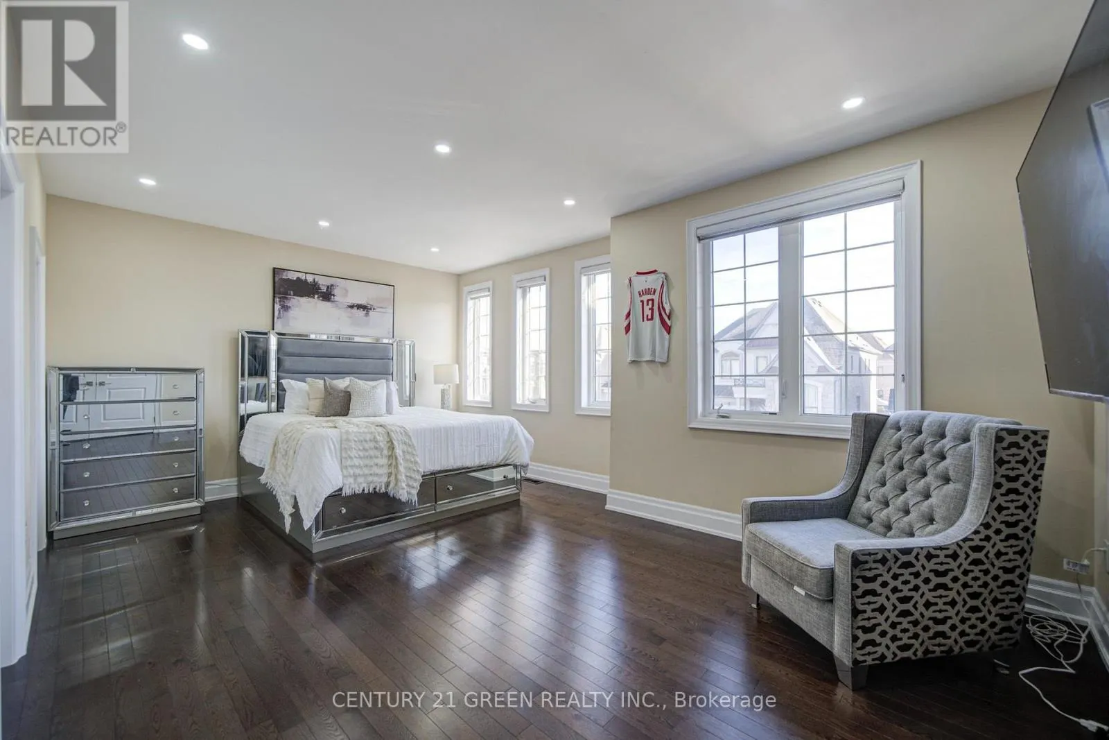 6 HACKWOOD HEIGHTS