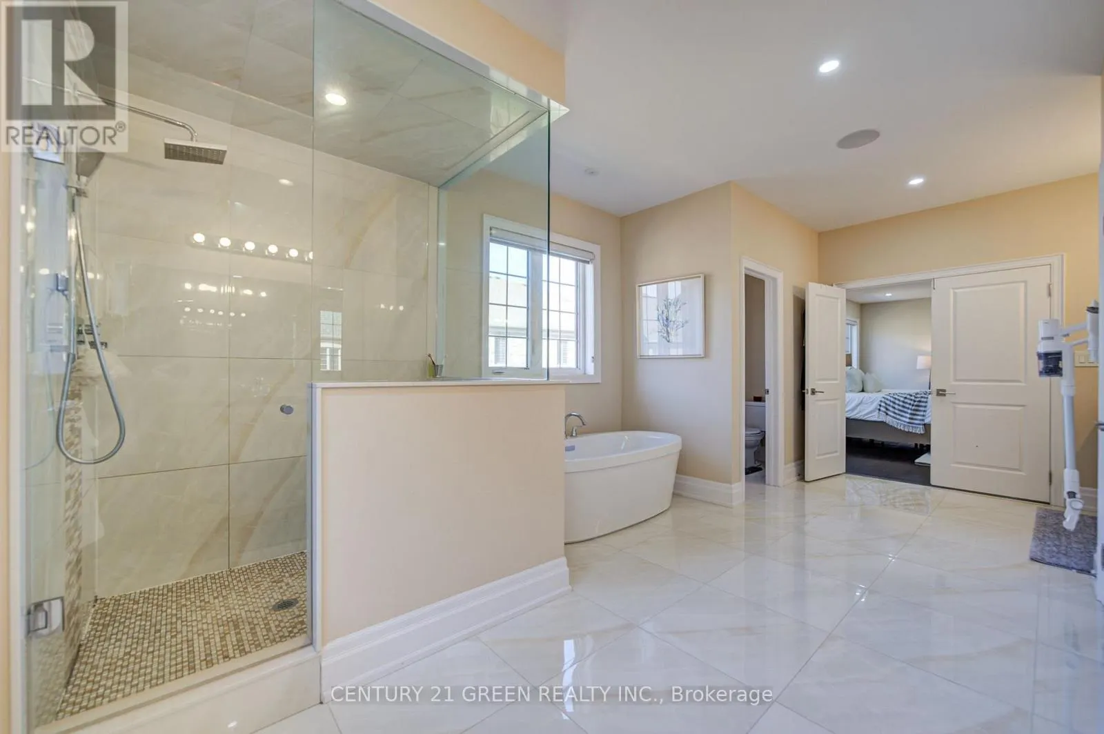 6 HACKWOOD HEIGHTS