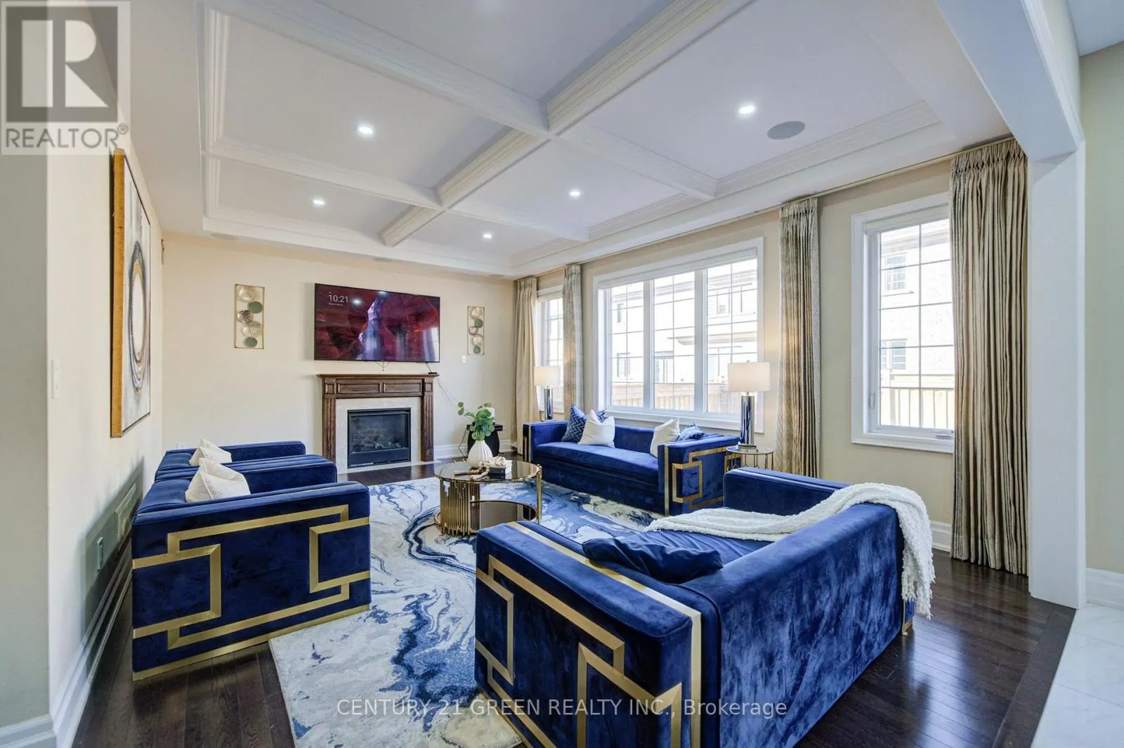 6 HACKWOOD HEIGHTS