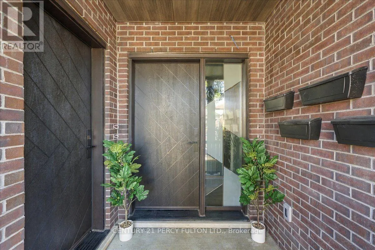2 - 113 HATHERLEY ROAD