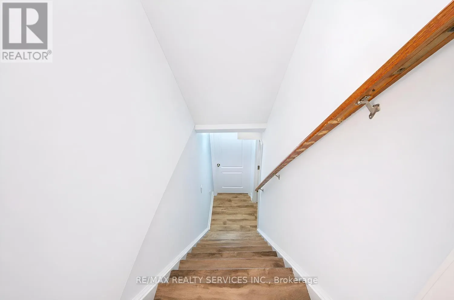 5 NIMROD CRESCENT W