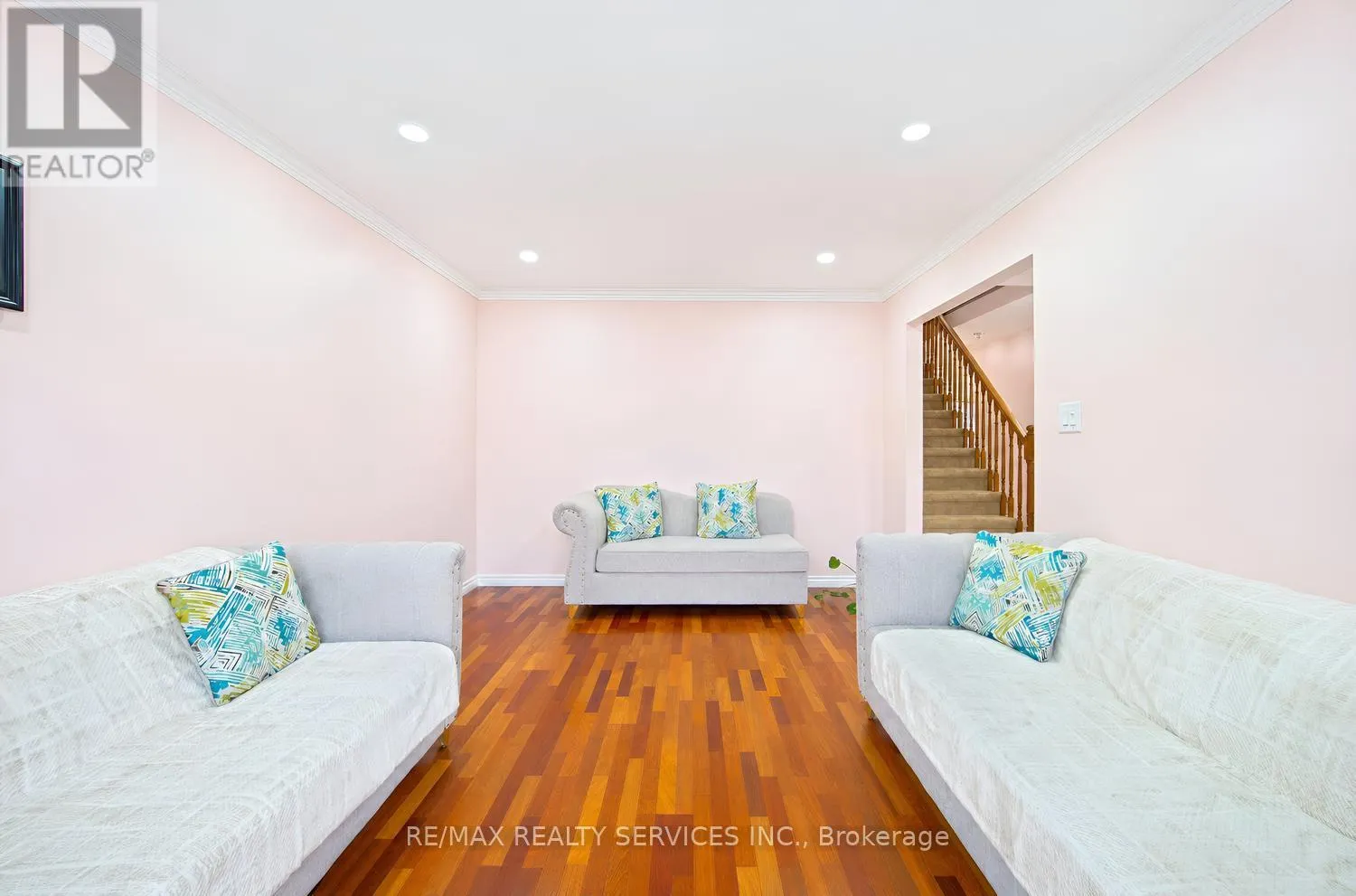 5 NIMROD CRESCENT W
