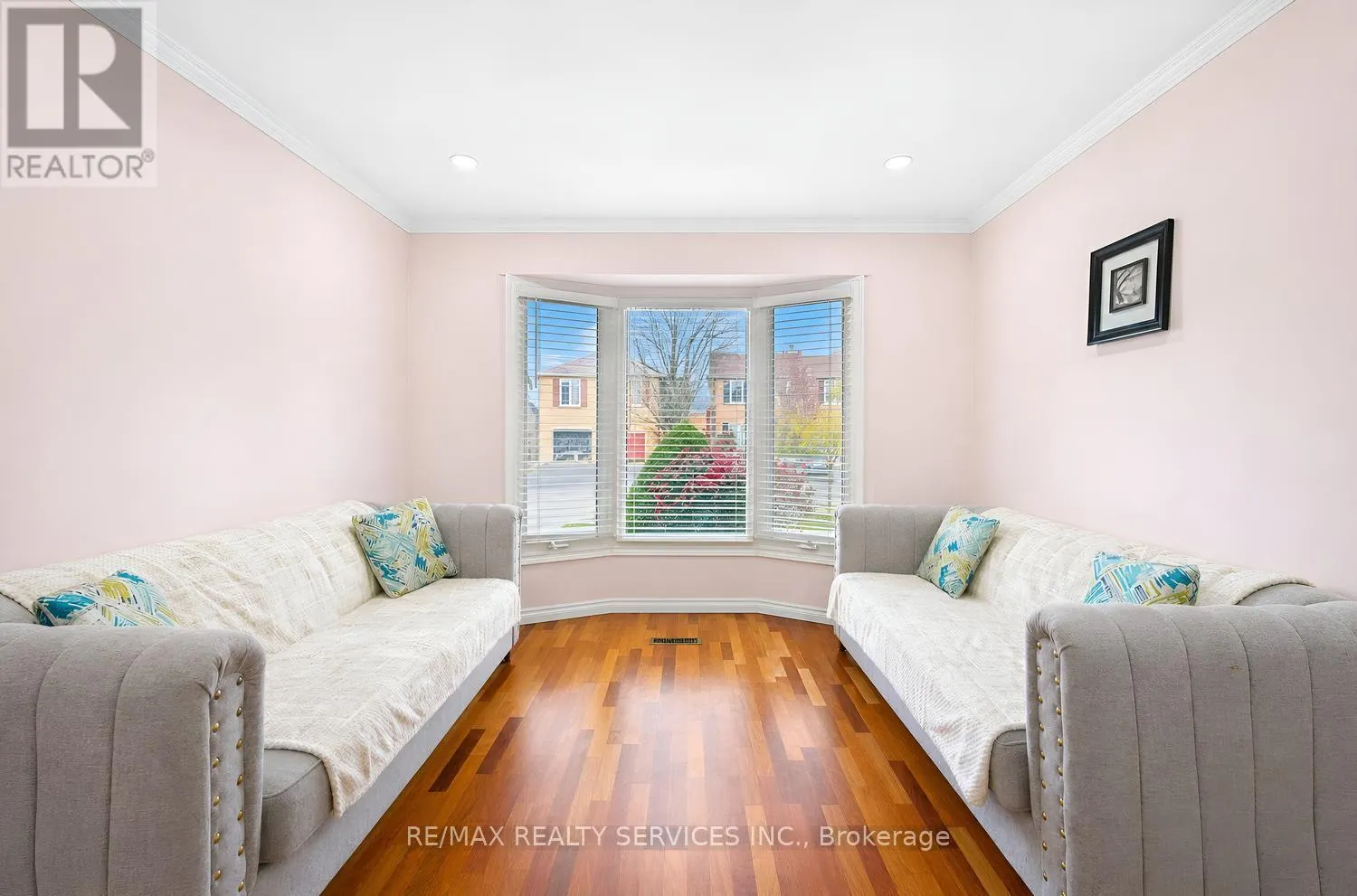 5 NIMROD CRESCENT W