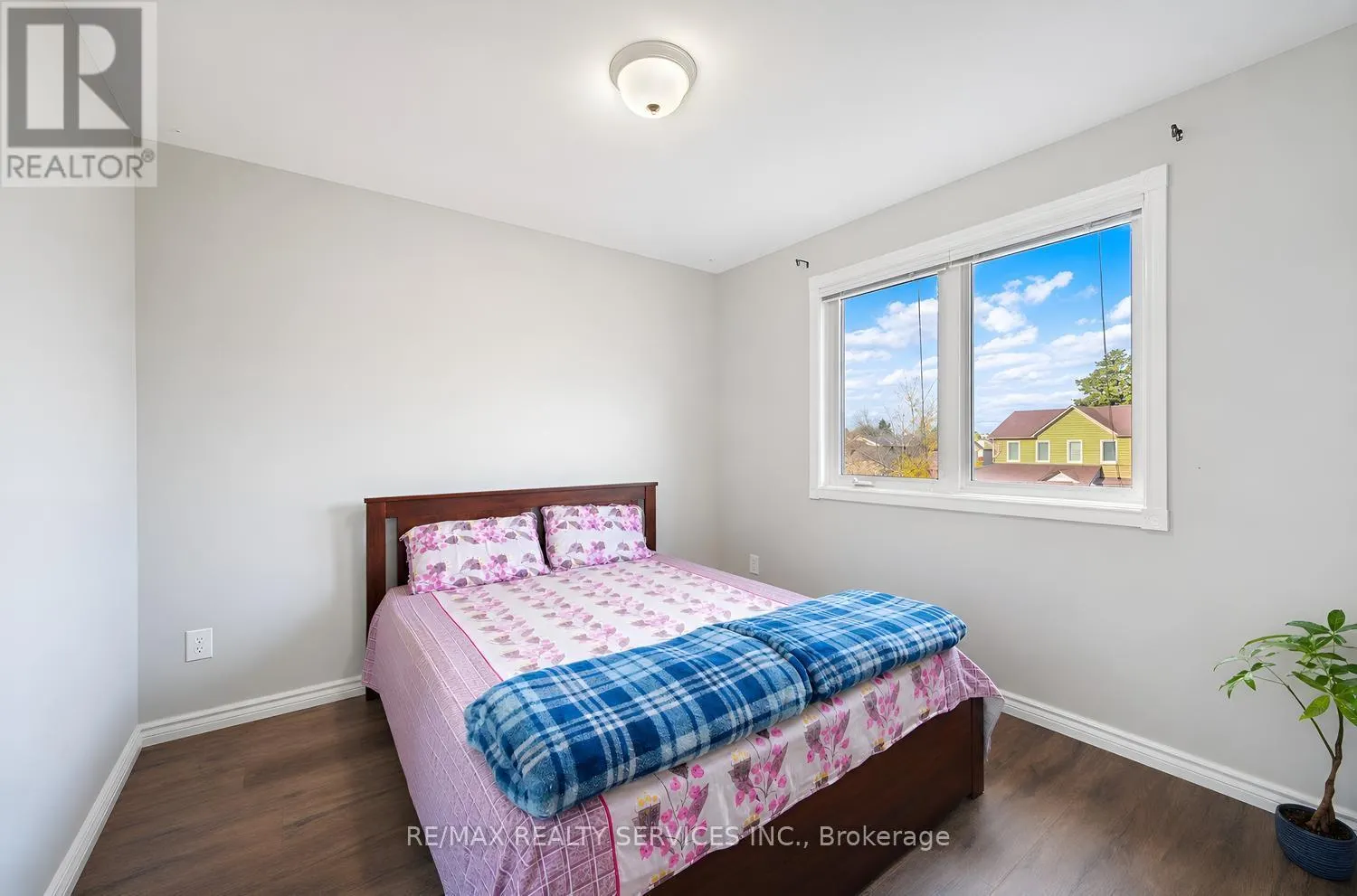 5 NIMROD CRESCENT W