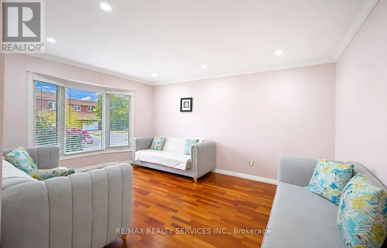 5 NIMROD CRESCENT W