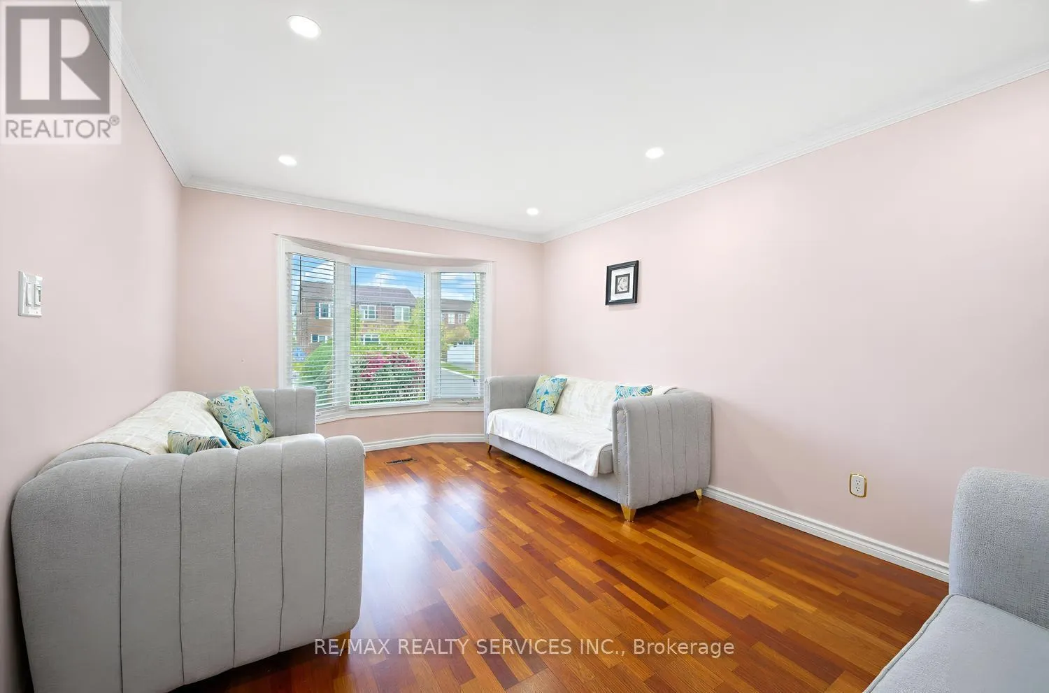 5 NIMROD CRESCENT W