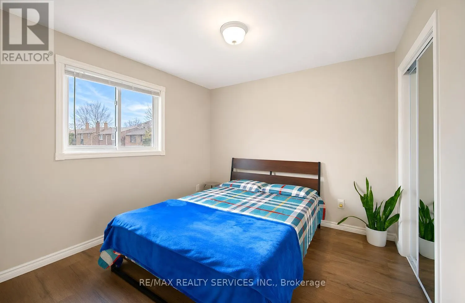 5 NIMROD CRESCENT W