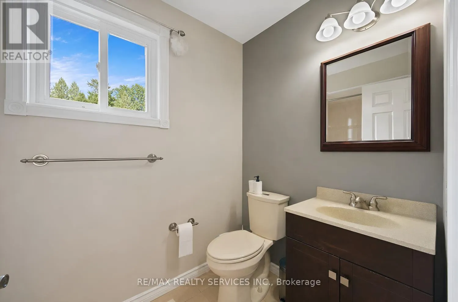 5 NIMROD CRESCENT W