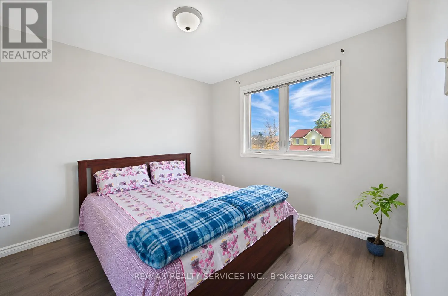 5 NIMROD CRESCENT W