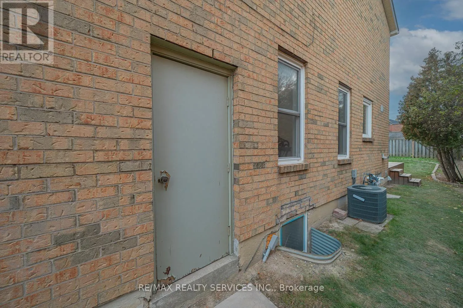 5 NIMROD CRESCENT W