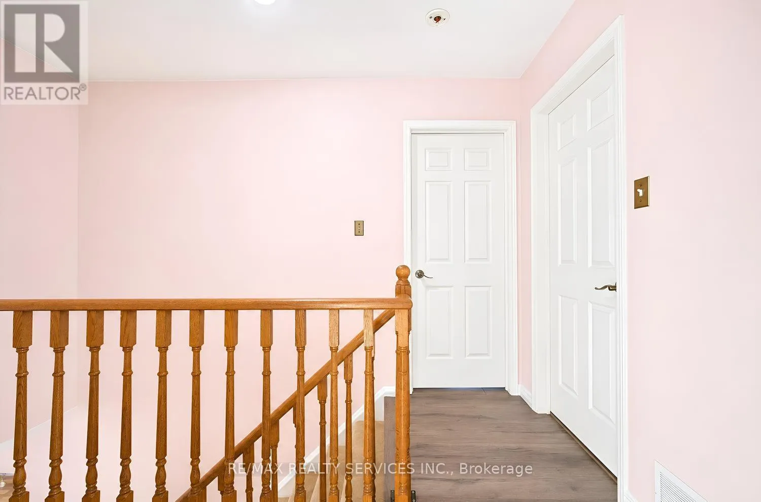 5 NIMROD CRESCENT W