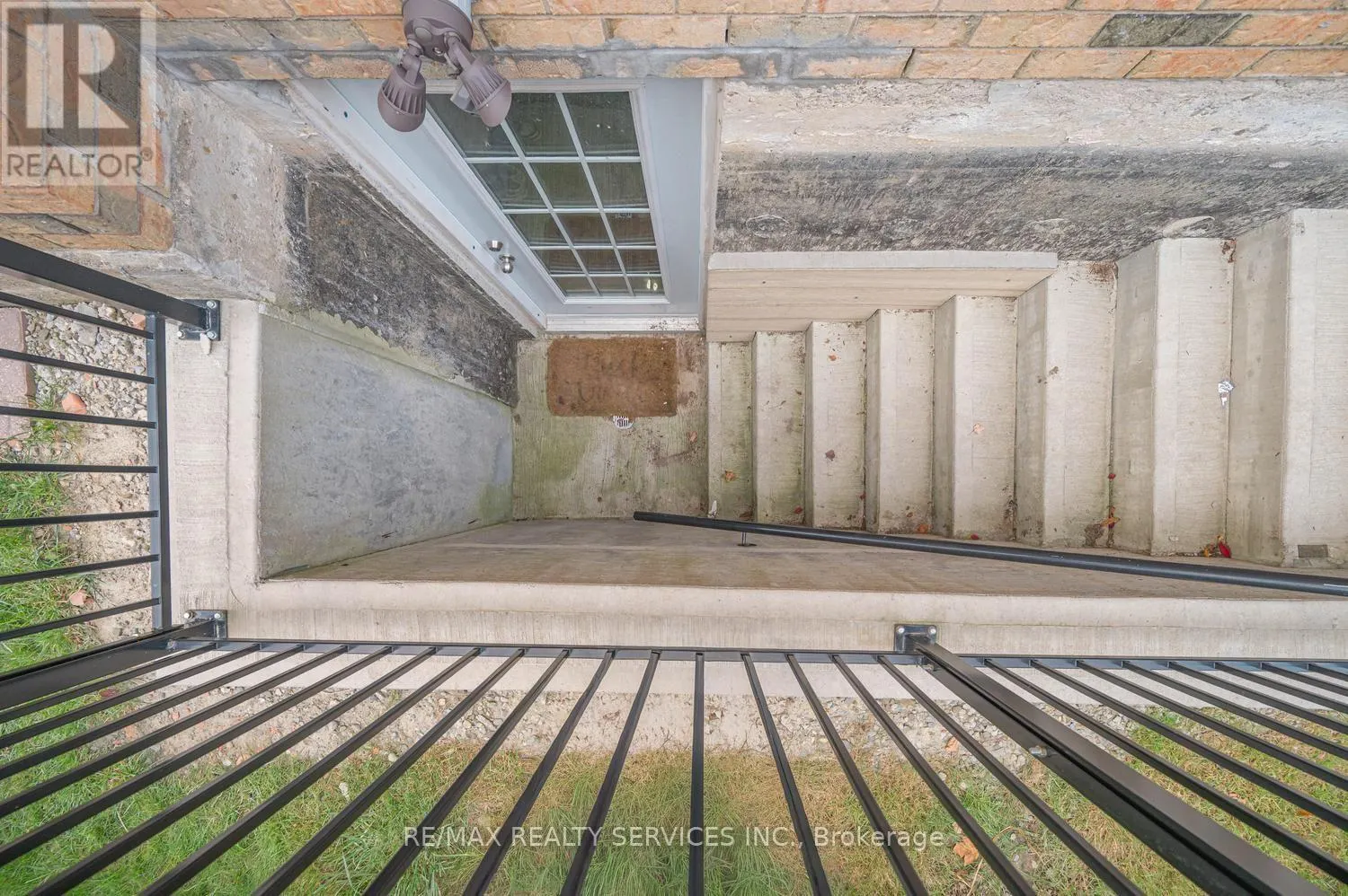 5 NIMROD CRESCENT W