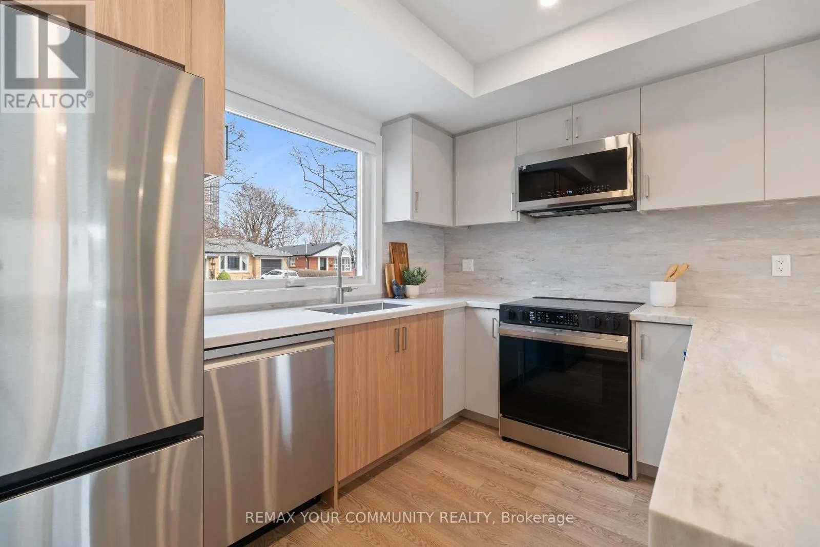 2 - 34 POPLAR AVENUE