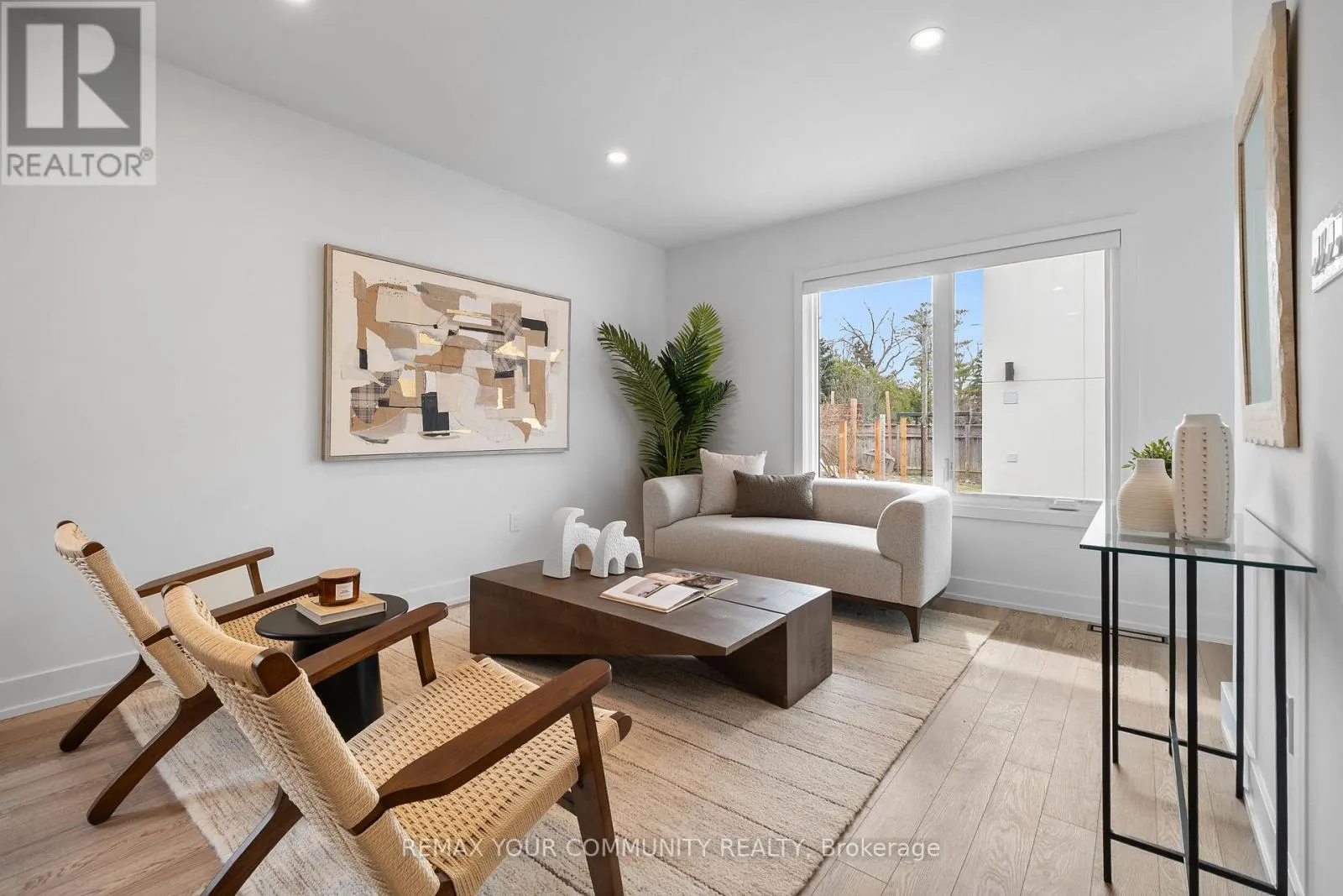 2 - 34 POPLAR AVENUE