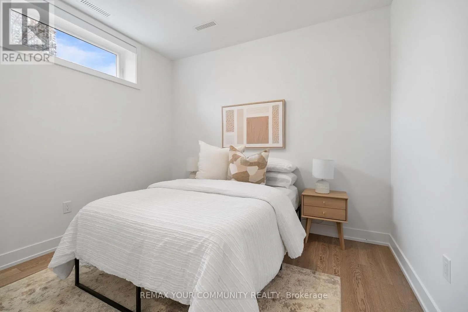 2 - 34 POPLAR AVENUE