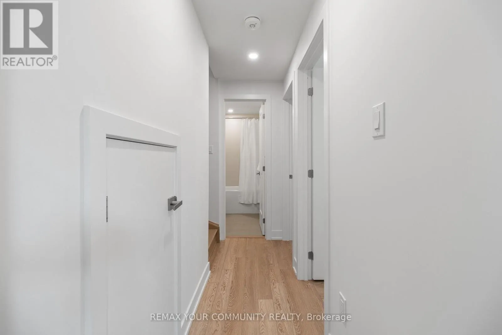 2 - 34 POPLAR AVENUE