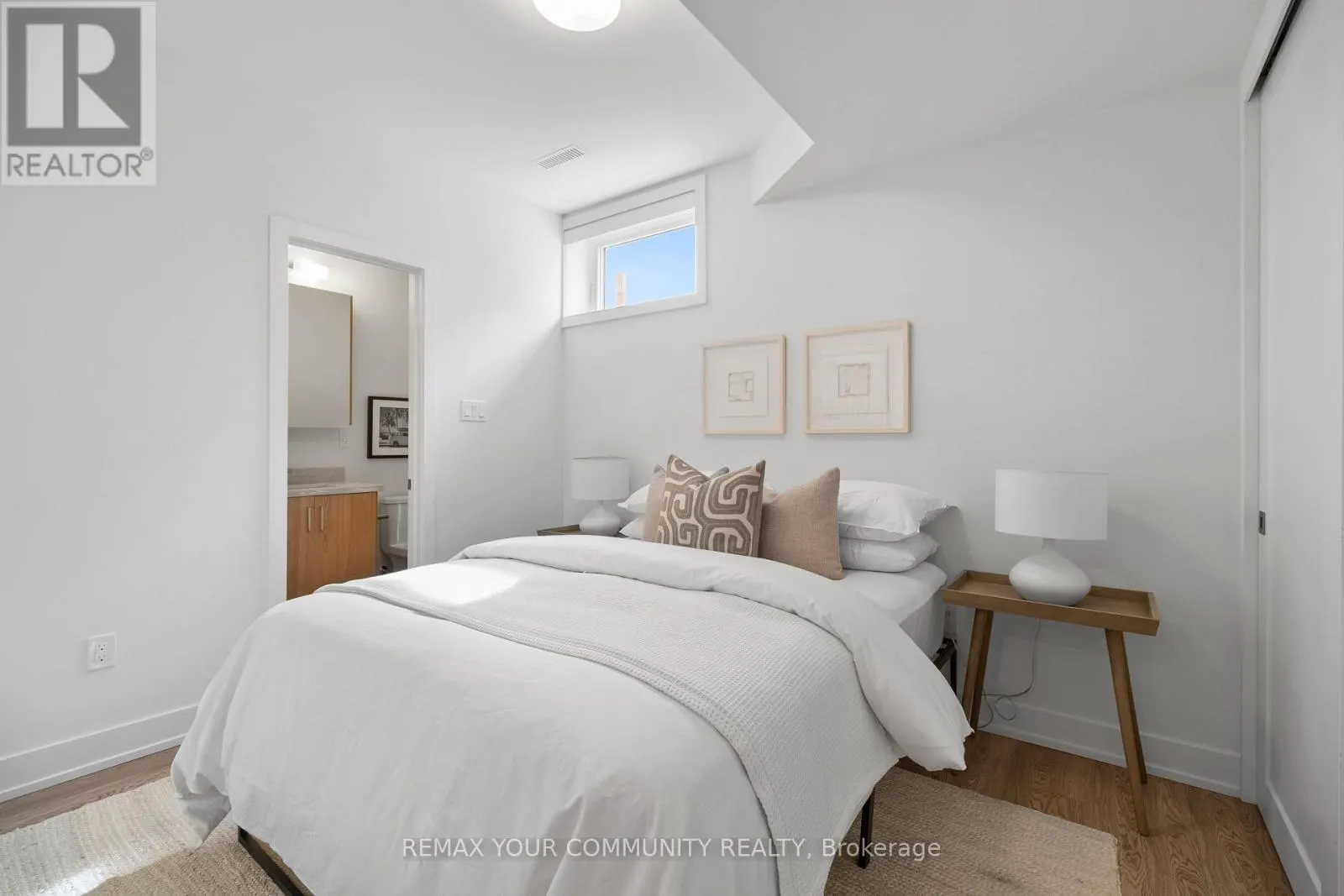 2 - 34 POPLAR AVENUE