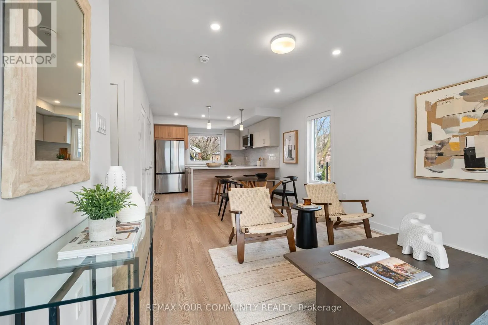 2 - 34 POPLAR AVENUE
